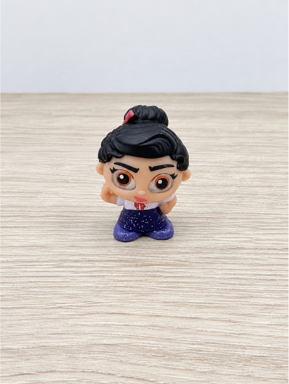 Disney Doorables Encanto Luisa Madrigal Exclusive Minifigure